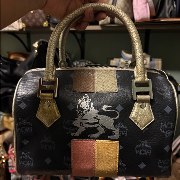 Vintage 🩷limited edition 🩷 MCM Visetos Princess Lion Boston Bag - Picture 2 of 10